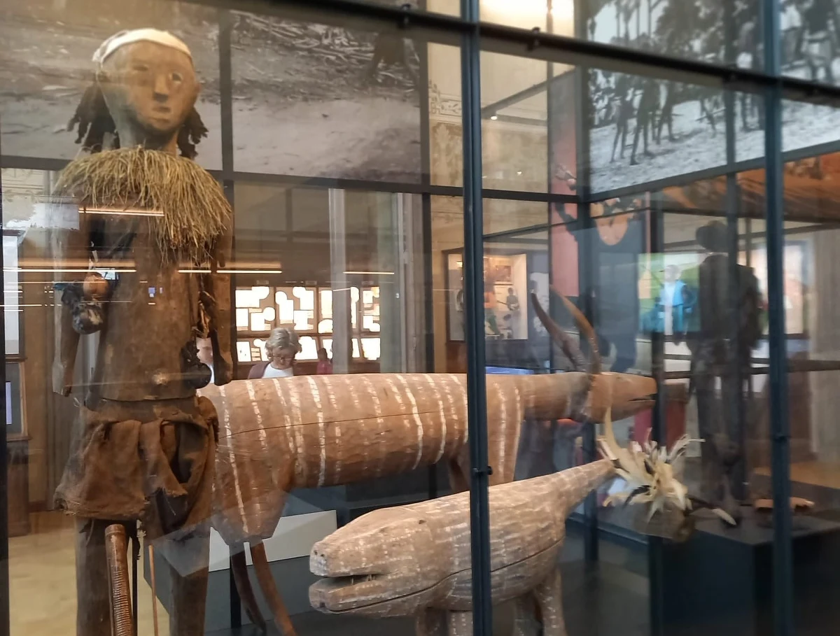 Belgia wciąż nie radzi sobie ze swoją przeszłością kolonialną. Do tej pory Muzeum Afryki, czyli dawne Muzeum Konga nie oddało Republice Konga ani jednego zrabowanego dzieła sztuki – powiedział w rozmowie z naszą korespondentką w Brukseli nowy dyrektor tego muzeum Bart Ouvry. 