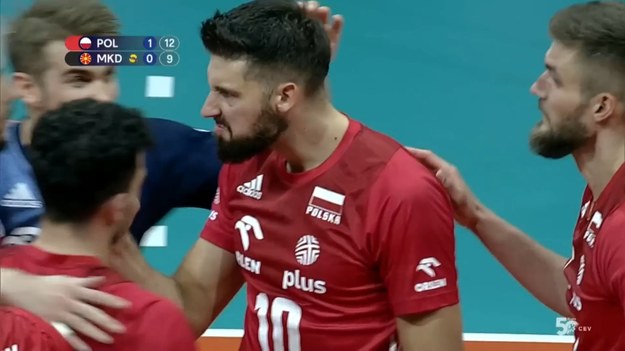 Fragmenty meczu Polska – Macedonia Północna 3:0 (25:12, 25:21, 25:14). Mistrzostwa Europy siatkarzy – grupa C. Najlepsze akcje Bartosza Bednorza.

