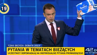 Niespodziewany ruch podczas debaty wyborczej. Polityk wyjął pampersy