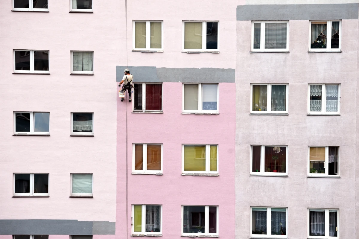 Rozpoczynamy dziś ofensywę programową, czyli przedstawianie nowych konkretów na kolejną kadencję. Konkret PiS: wielki program „Przyjazne Osiedle” - modernizacja i rewitalizacja osiedli oraz bloków z tzw. wielkiej płyty - poinformował w poniedziałek na platformie X premier Mateusz Morawiecki.