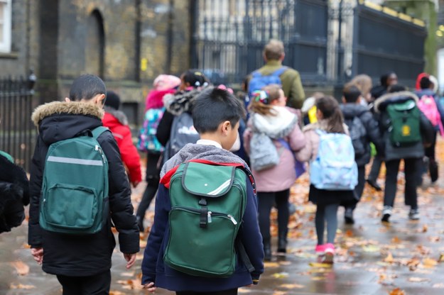 Brytyjskie szkoły się sypią. W ponad 100 placówkach pozamykano klasy
