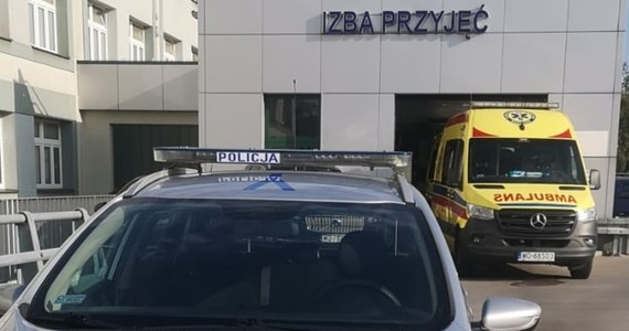 O włos od tragedii w Ostrołęce na Mazowszu. Do radiowozu policyjnego podbiegła roztrzęsiona kobieta, która powiedziała, że jej 8-miesięczne dziecko zakrztusiło się i nie może złapać oddechu.