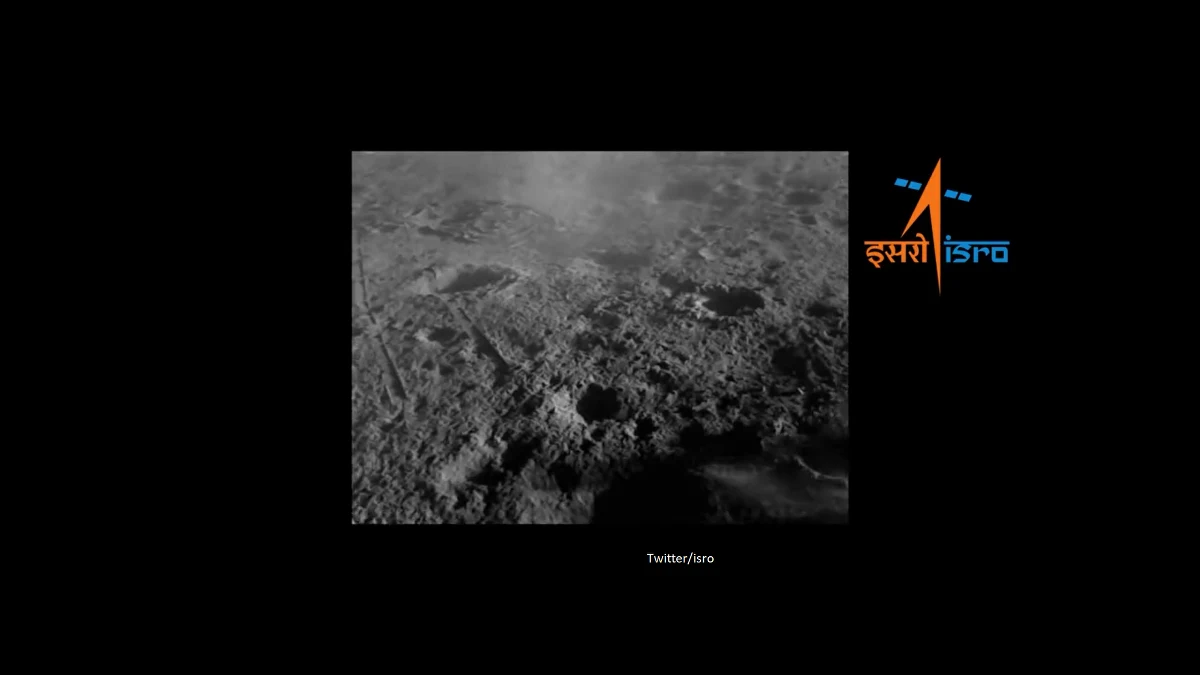 Lądownik Vikram pomyślnie przeszedł eksperyment, podczas którego wzniósł się na chwilę nad powierzchnię Srebrnego Globu, by potem powtórnie wylądować -  poinformowała w mediach społecznościowych Indyjska Agencja Badań Kosmicznych (ISRO). Lądownik, a także łazik Pragyan wykonały już zasadnicze cele misji Chandrayaan-3 - eksperymentu z "podskokiem" na Srebrnym Globie wcześniej nie zapowiadano. Vikram i Pragyan przygotowały się już do "snu" w czasie zbliżającej się w rejonie lądowania nocy. Słońce zajdzie tam na 14 dni, by wzejść 22 września. Nie jest pewne, czy będą w stanie się wtedy "obudzić". 