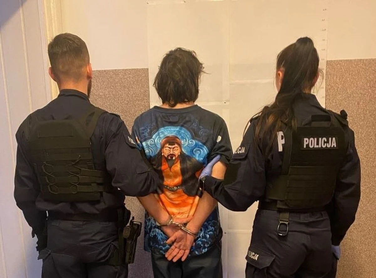 Bezdomny 38-latek w Gdyni gonił dzieci i groził im nożem. Mężczyzna został zidentyfikowany przed policję i trafił do aresztu.