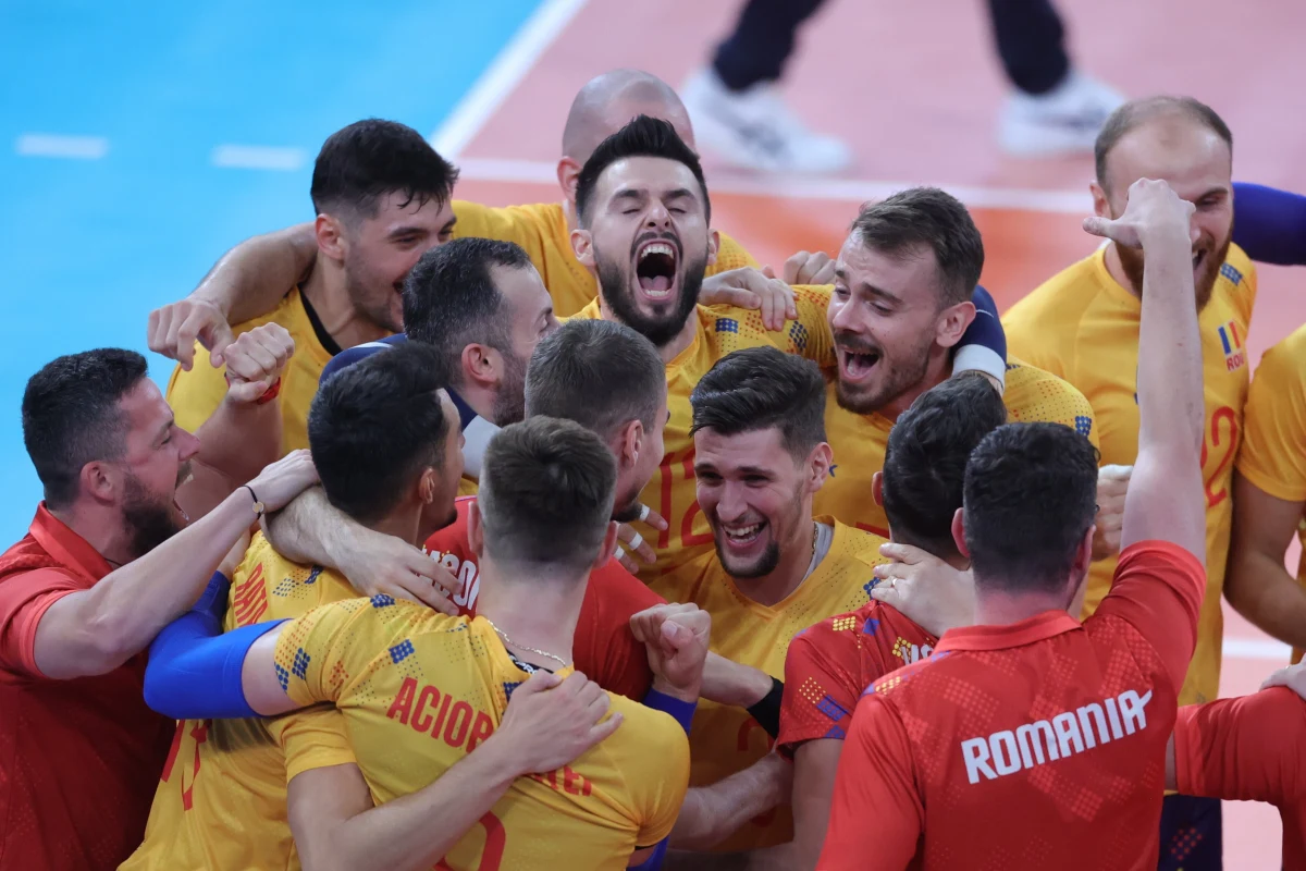 W grupie D mistrzostw Europy siatkarzy doszło dziś do sensacyjnego rozstrzygnięcia. Nisko notowana Rumunia pokonała mistrzów olimpijskich z Tokio Francuzów 3:1, zapewniając sobie awans do fazy pucharowej. W polskiej grupie C zwycięstwa odniosły Holandia i Czechy.