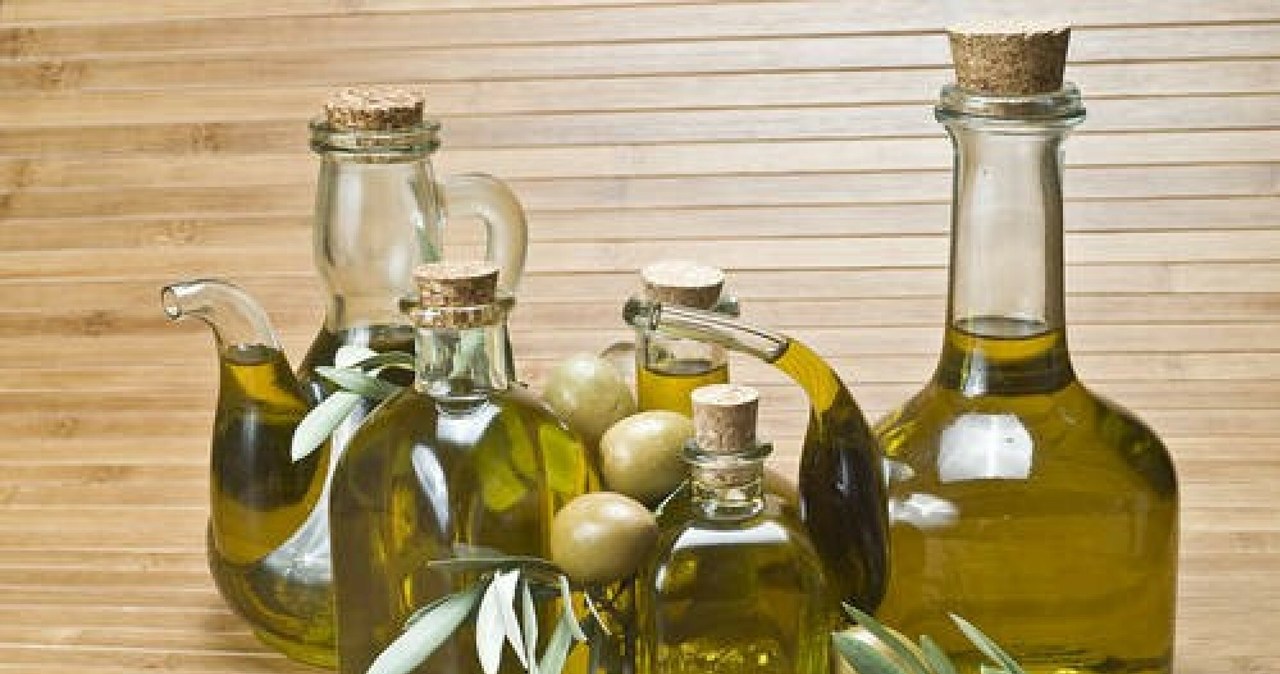 El aceite de oliva español es el objetivo de los ladrones.  Se ha colocado protección antirrobo en las botellas.