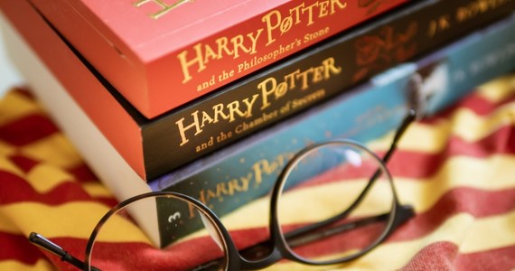 Wyjątkowa książka o przygodach Harry’ego Pottera z biblioteki szkolnej w Oxfordzie. Została zakupiona w 1997 roku za symbolicznego funta. Teraz może osiągnąć na aukcji cenę nawet 20 tys.