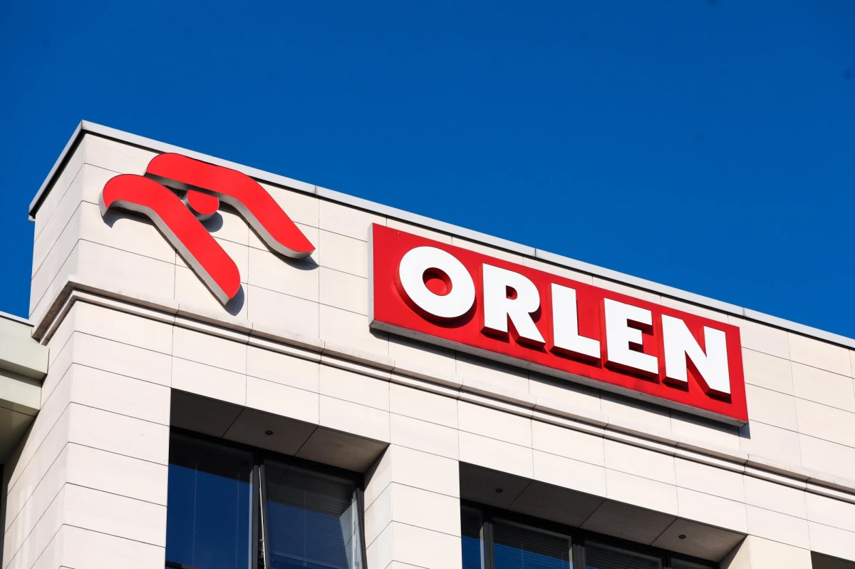 Orlen będzie magazynować CO2 pod dnem Morza Barentsa w Norwegii. W Stavanger w Norwegii podpisano porozumienie w tej sprawie z firmą Horisont Energi. Taki sposób gospodarowania gazem umożliwiła niedawna nowelizacja prawa górniczego i geologicznego. 