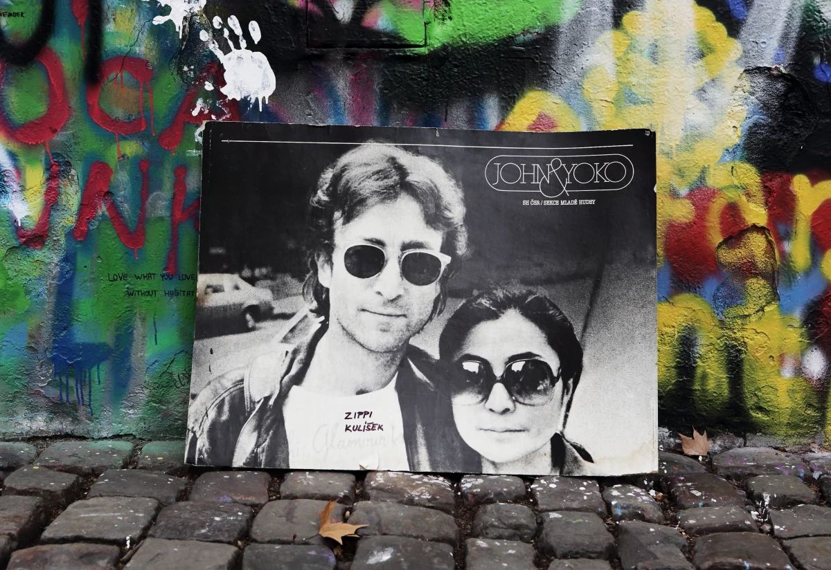 Aukcja pamiątek po Beatlesach - jedna z największych - odbędzie się jeszcze w tym miesiącu w USA. Łączna wartość wystawionych na licytację przedmiotów przekracza 8 milionów dolarów. 