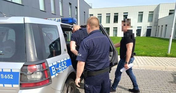 Czterej młodzi mężczyźni odpowiedzą za uprowadzenie 33-latka. Do dramatycznych scen doszło w powiecie lwóweckim na Dolnym Śląsku.