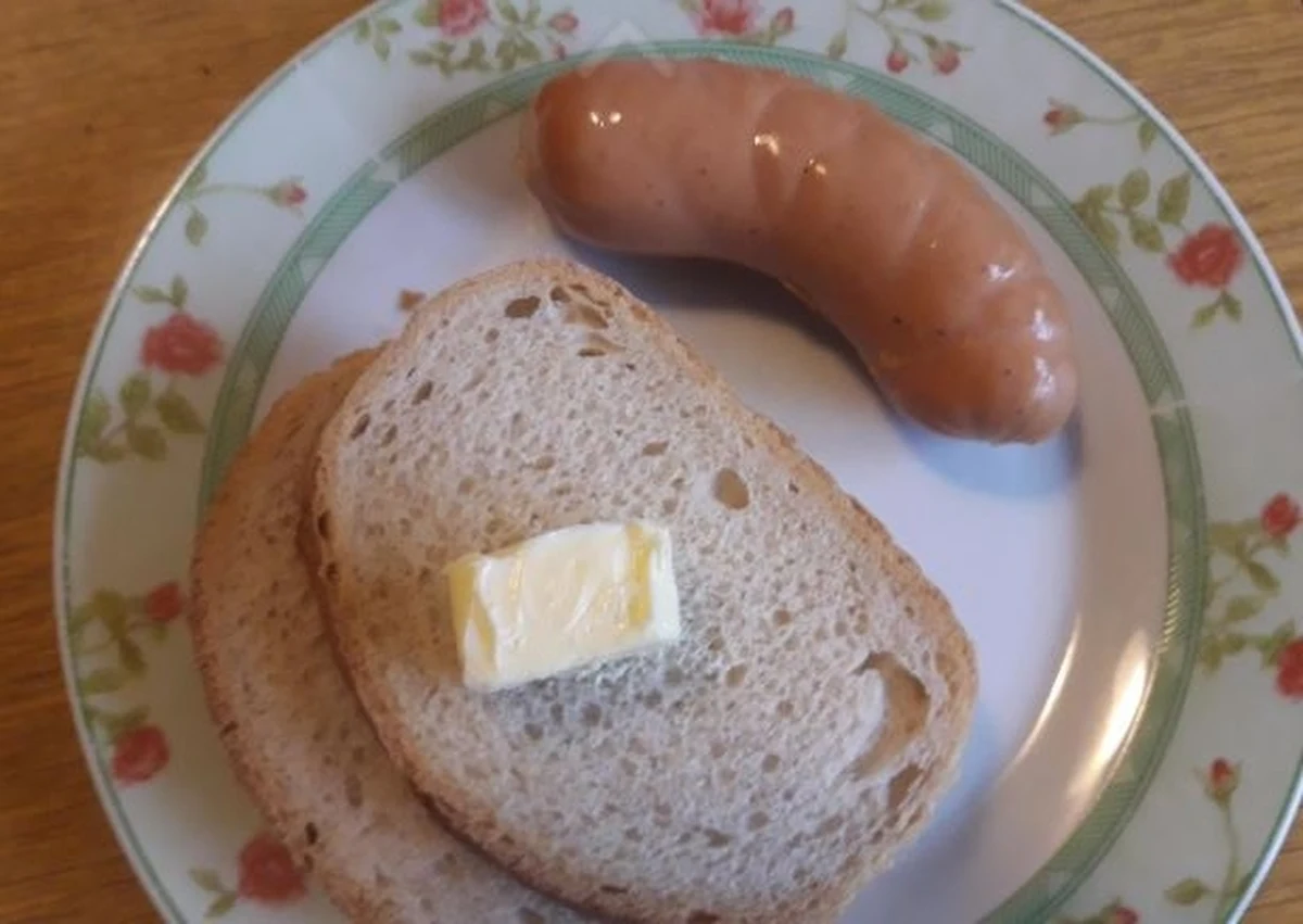 Około miliarda złotych rocznie ma kosztować rządowy program "Dobry posiłek", który ma poprawić jakość jedzenia podawanego w polskich szpitalach - dowiedział się dziennikarz RMF FM. Sanepid w najnowszym raporcie zauważył nieprawidłowości w posiłkach podawanych niemal w co czwartej lecznicy.