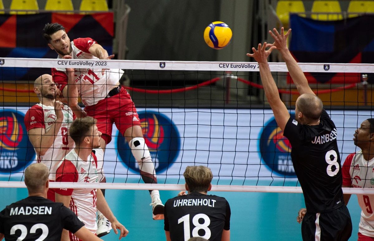 Polscy siatkarze wygrali w Skopje z Danią 3:0 (25:23, 25:9, 25:20) w czwartym meczu fazy grupowej mistrzostw Europy. Na zakończenie zmagań w grupie C podopieczni trenera Nikoli Grbica zmierzą się w środę z Czarnogórą.