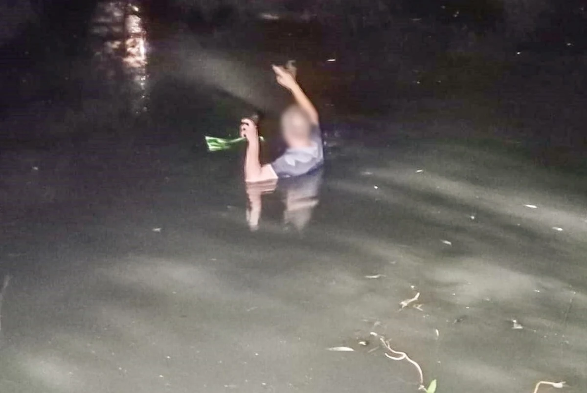 Szczęście w nieszczęściu miał mężczyzna, który nocą wpadł do bagna, z którego nie był w stanie się wydostać. Zdołał jednak zatelefonować i wezwać na pomoc służby w Gorzowie Wielkopolskim.