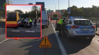 Śmiertelny wypadek w Warszawie. Honda wjechała w tył autobusu