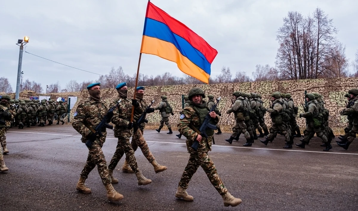 Armeński resort obrony przekazał zaskakujące informacje - w przyszłym tygodniu w Armenii rozpoczną się ćwiczenia Eagle Partner 2023 z udziałem... wojsk Stanów Zjednoczonych. Celem manewrów, które potrwają od 11 do 20 września, będzie przygotowanie armeńskiej armii do udziału w międzynarodowych misjach pokojowych.