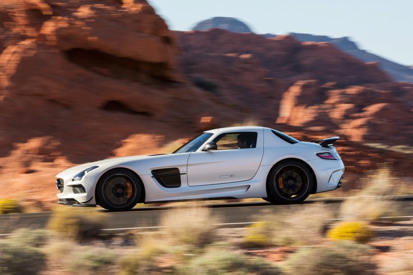 Mercedes SLS AMG - najważniejsze informacje