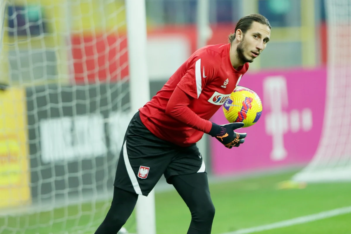 Kamil Grabara zagra w Bundeslidze. Nieoficjalne doniesienia znalazły potwierdzenie - polski bramkarz od 2024 roku będzie bronił bramki VfL Wolfsburg.