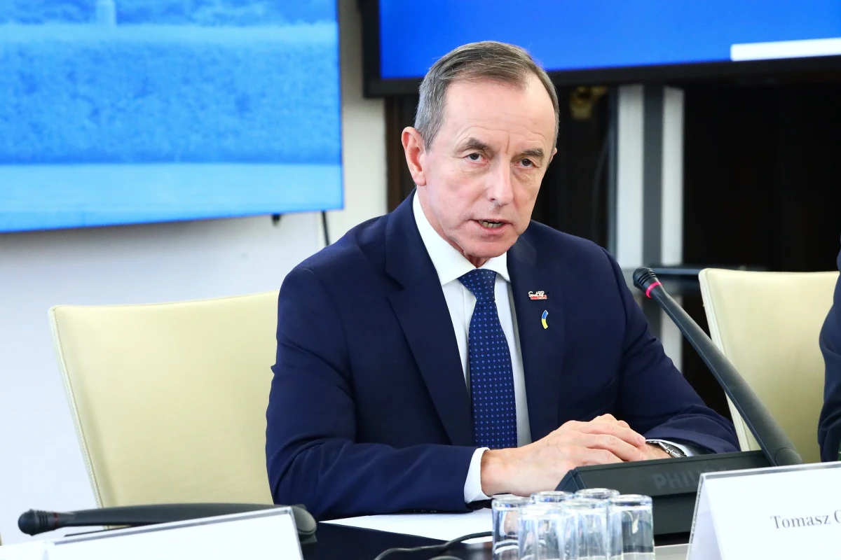 Na zaczynającym się po południu posiedzeniu Senat ma podjąć decyzję o powołaniu zapowiadanej przez marszałka Grodzkiego komisji, która miałaby się zająć badaniem rosyjskich wpływów. Jeśli to zrobi, jej członkowie będą mieli na pracę kilka tygodni, a to posiedzenie Senatu wcale nie będzie ostatnie.