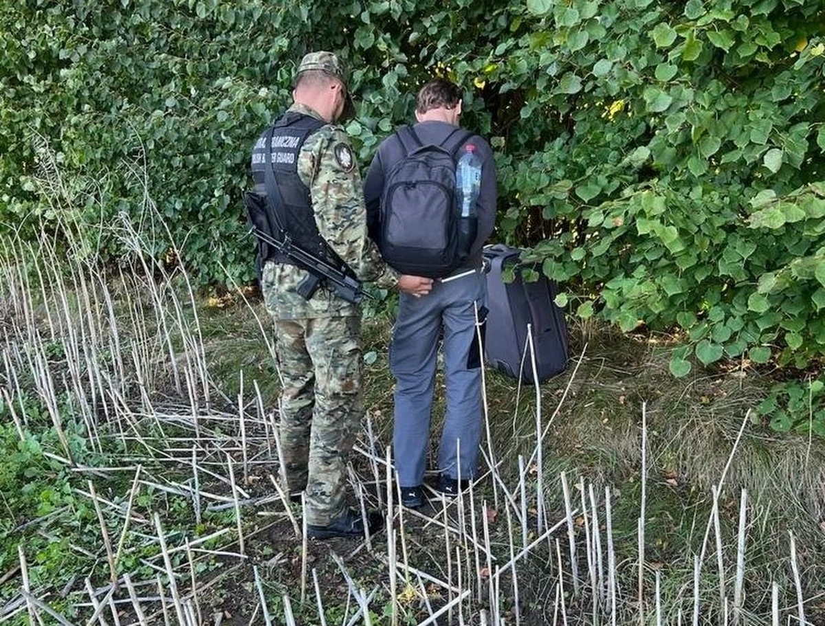 Funkcjonariusze Straży Granicznej w Braniewie zatrzymali Rosjanina, który usiłował przekroczyć tzw. zieloną granicę. 20-latek tłumaczył, że do Rosji wybrał się po nowy dowód i w odwiedziny do babci.