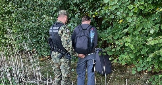 Funkcjonariusze Straży Granicznej w Braniewie zatrzymali Rosjanina, który usiłował przekroczyć tzw. zieloną granicę. 20-latek tłumaczył, że do Rosji wybrał się po nowy dowód i w odwiedziny do babci.
