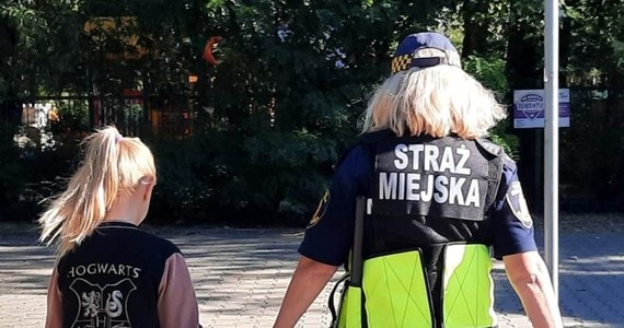 Do bardzo nerwowej sytuacji doszło w jednej ze szkół podstawowych w warszawskim Ursusie w drugim dniu roku szkolnego. Matka nie mogła znaleźć w szkole 8-letniej córki. Okazało się, że dziewczynka poszła do innej klasy. 