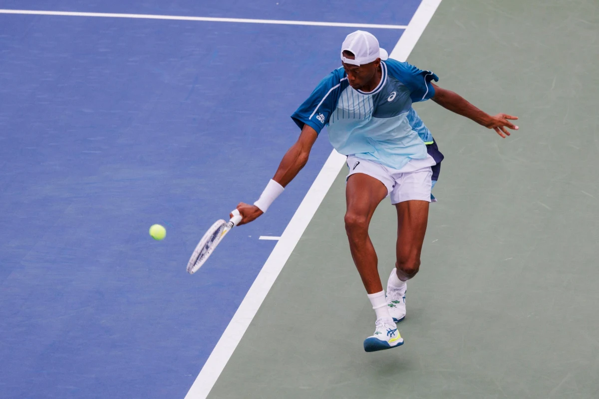 Seria nagłych niedyspozycji i chorób podczas meczów tegorocznego turnieju US Open wzbudziła wątpliwości co do choroby, która wyeliminowała wielu tenisistów lub znacznie utrudniła im grę. Podejrzewa się, że może to mieć związek z rozprzestrzenianiem się odmiany Covid-19 Pirola.