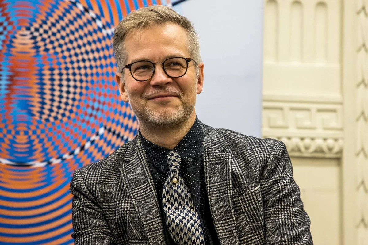 „Jeśli ktoś otwarcie, od 20 lat, jest osobą LGBT w Polsce, to oczywiście, że ma twardą skórę. Bycie publicznie osobą LGBT jest bardzo niewdzięczne, niszczące i wiąże się z mnóstwem hejtu. Jestem już uodporniony na to” - tak na antenie internetowego Radia RMF24 swój start w wyborach do Sejmu z listy Lewicy komentował pisarz Jacek Dehnel. W rozmowie z Piotrem Salakiem zapowiedział, co chce zmienić, jeśli wejdzie do Sejmu.