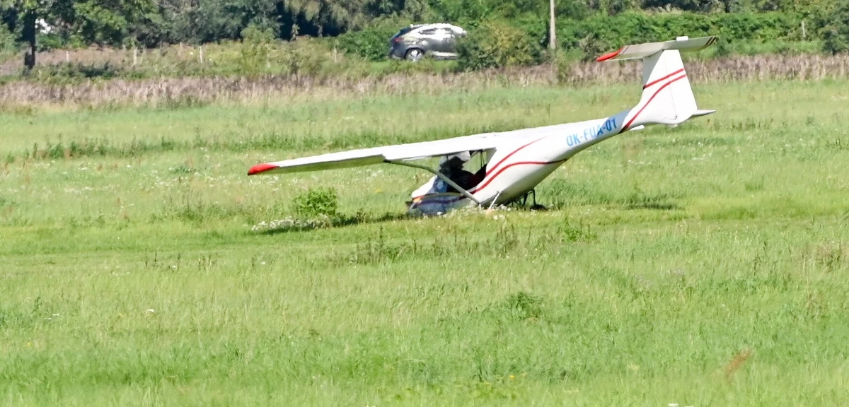 Wypadek awionetki podczas startu z lotniska w Szczecinie-Dąbiu. Na pokładzie były dwie osoby, jedna z nich została poszkodowana, zabrano ją do szpitala. 