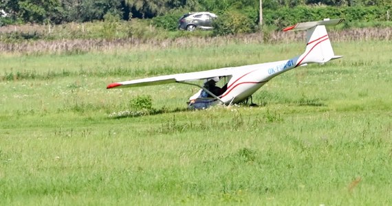 Wypadek awionetki podczas startu z lotniska w Szczecinie-Dąbiu. Na pokładzie były dwie osoby, jedna z nich została poszkodowana, zabrano ją do szpitala. 