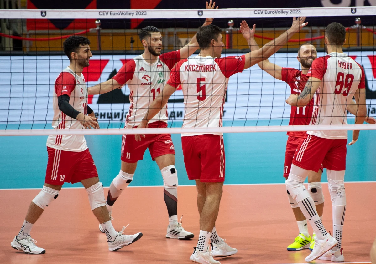 Polscy siatkarze wygrali w Skopje z Czarnogórą 3:0 (25:14, 25:11, 25:12) w ostatnim meczu fazy grupowej mistrzostw Europy. Podopieczni trenera Nikoli Grbica awansowali do fazy pucharowej z pierwszego miejsca w grupie C. W 1/8 finału zmierzą się z Belgią.