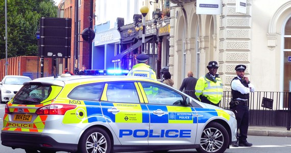 W Wielkiej Brytanii trwa obława na oskarżonego o terroryzm byłego żołnierza, który w środę rano zbiegł z więzienia w Londynie. Na wszystkich lotniskach w kraju, w tym w szczególności na londyńskich Heathrow i Gatwick oraz w porcie w Dover wzmocniono patrole.