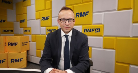 Rynek spodziewał się rozpoczęcia cyklu obniżek stóp procentowych. Pewnym zaskoczeniem była skala obniżki, która wczoraj miała miejsce - powiedział wiceminister finansów Artur Soboń, gość Rozmowy w południe w RMF FM i Radiu RMF24.