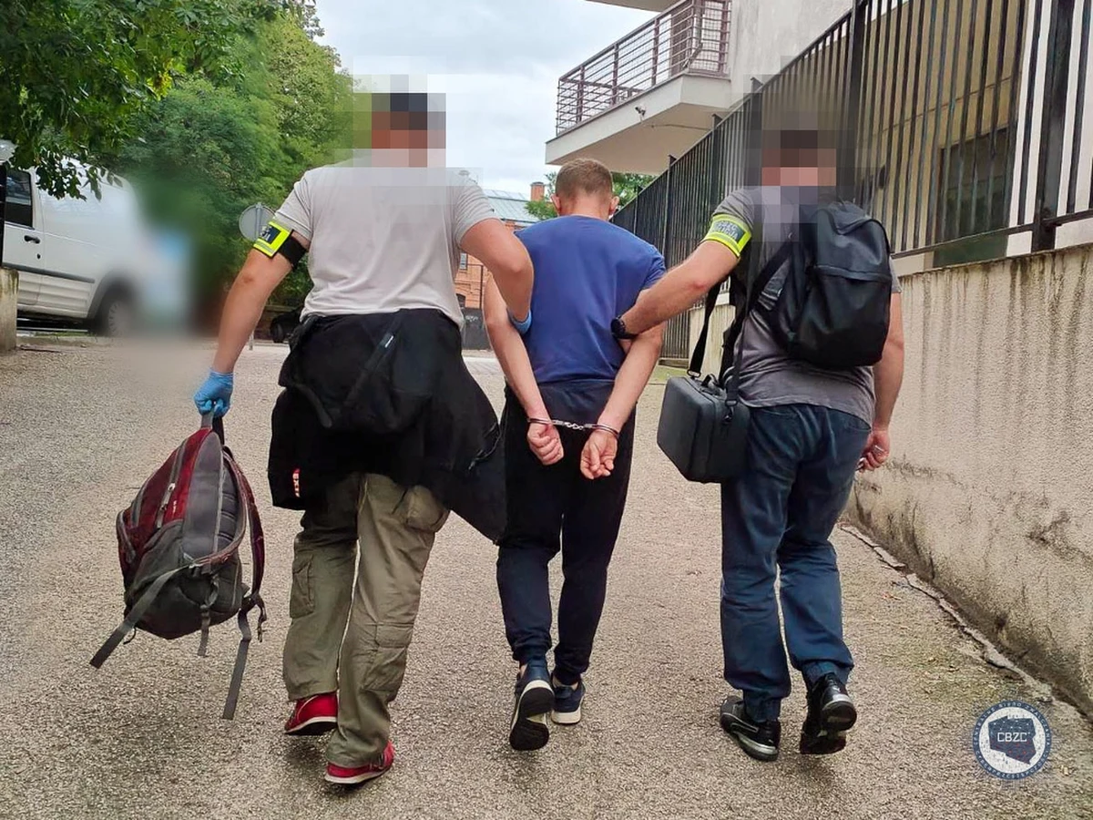 Oferowali noclegi w atrakcyjnych kurortach, ale miejsca te nie istniały. Policjanci z Centralnego Biura Zwalczania Cyberprzestępczości rozbili zorganizowaną grupę przestępczą, która dokonywała oszustw. Zatrzymano siedmiu mężczyzn.

