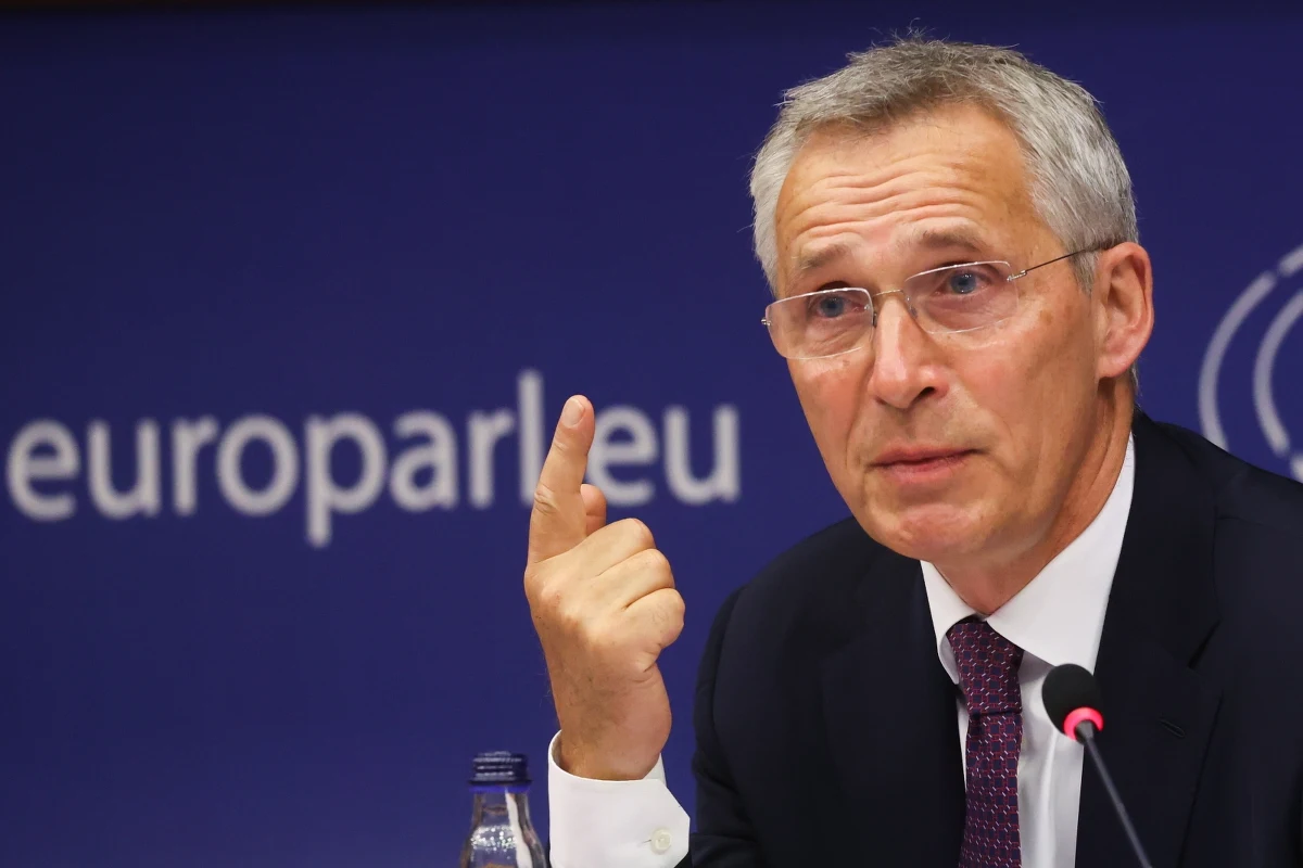 NATO zabiera głos w sprawie szczątków dronów, które spadły na terytorium Rumunii. "Nie mamy żadnych informacji wskazujących na celowy atak ze strony Rosji" - podkreślił sekretarz generalny Sojuszu Północnoatlantyckiego Jens Stoltenberg.