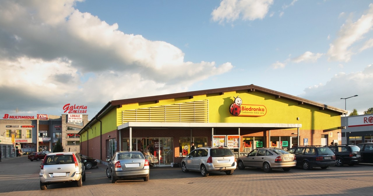 Dostał karę za parkowanie pod Biedronką. Sieć oddała pieniądze