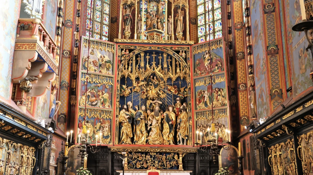 Dzisiaj w bazylice Mariackiej odbyła się uroczysta ceremonia wręczenia Nagrody Europejskiego Dziedzictwa za konserwację ołtarza Wita Stwosza. Doceniono wysiłki parafii i zespołu specjalistów, by jeden z najważniejszych zabytków gotyckich w Europie odzyskał swój blask.