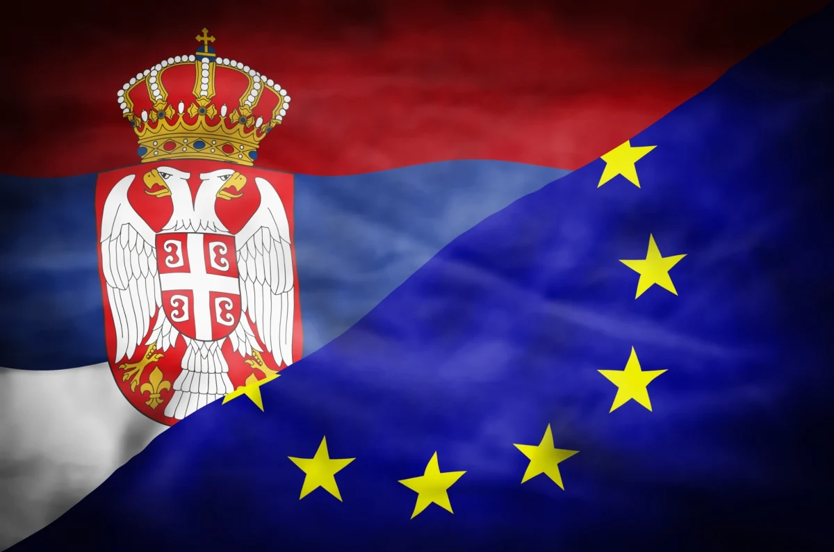 ​System ruchu bezwizowego pomiędzy Unią Europejską i Serbią jest zagrożony z powodu dużej liczby Rosjan, którym przyznano serbskie obywatelstwo w uproszczonej procedurze - poinformowała w czwartek telewizja Nova, powołując się na komunikat Komisji Europejskiej.