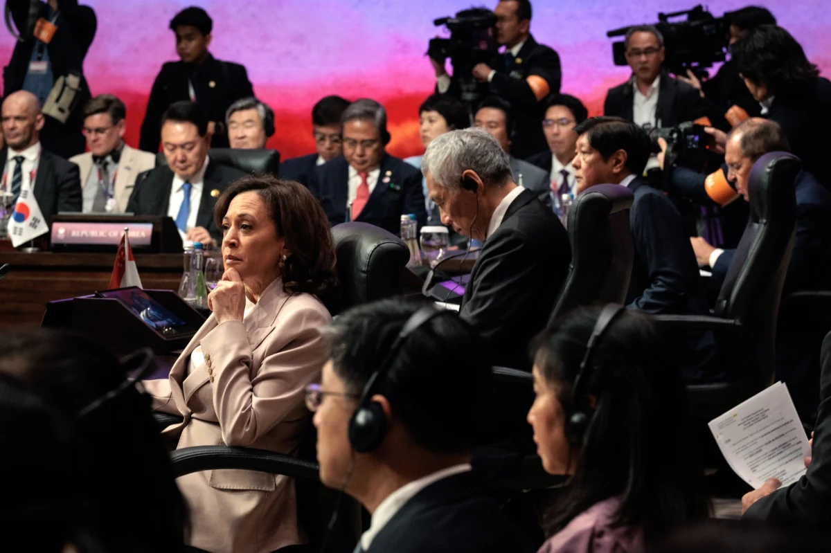 USA i Japonia ostrzegają, że inwazja Rosji na Ukrainę i rosnąca asertywność Chin na Morzu Południowochińskim zagrażają globalnemu porządkowi. Podczas 18. Szczytu Azji Wschodniej (EAS) w Dżakarcie wiceprezydent USA Kamala Harris stwierdziła, że na całym świecie widoczne jest zagrożenie dla międzynarodowego porządku. 