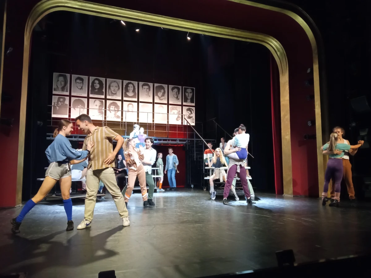 W Teatrze Variete zobaczymy w ten weekend "Fame – The Musical" w wykonaniu zawodowych aktorów i adeptów sztuk teatralnych. To finał projektu umożliwiającego młodym wystąpienie na profesjonalnej scenie. Po castingu przed dwa miesiące brali udział w warsztatach i próbach. 