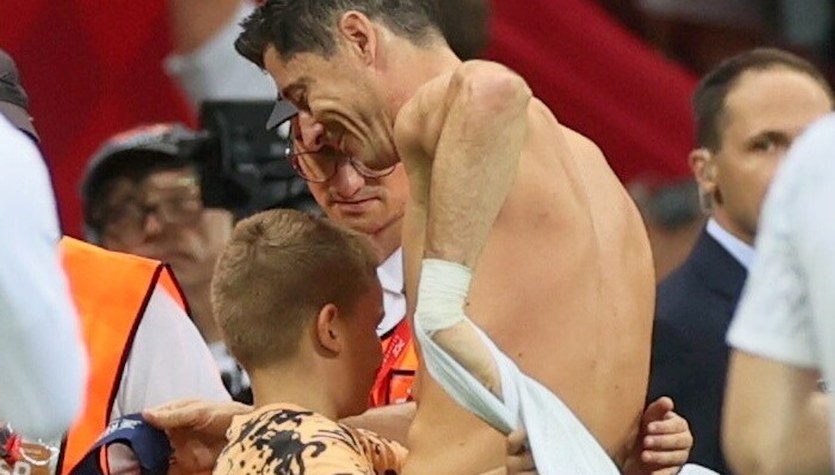 Lewandowski was the hero of the match against the Faroe Islands and the hero of a touching scene