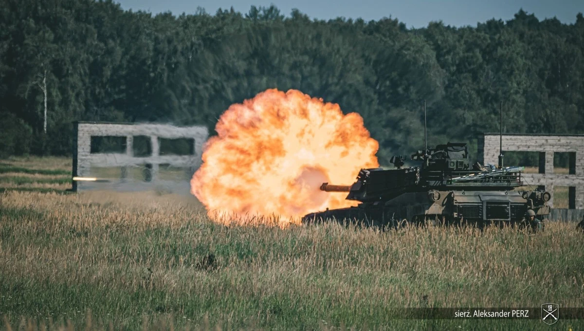 Polskie czołgi Abrams po raz pierwszy otworzyły ogień - poinformowała w mediach społecznościowych 18 Dywizja Zmechanizowana. Wojsko Polskie jest obecnie w posiadaniu 14 takich maszyn.