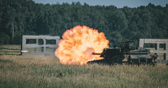 Polskie czołgi Abrams po raz pierwszy otworzyły ogień - poinformowała w mediach społecznościowych 18 Dywizja Zmechanizowana. Wojsko Polskie jest obecnie w posiadaniu 14 takich maszyn.