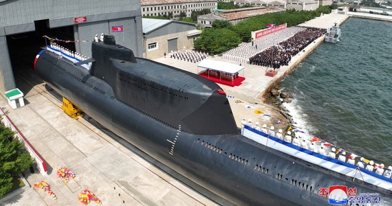 Korea Północna zwodowała nowo zbudowany "okręt podwodny taktycznego ataku jądrowego" - poinformowała państwowa północnokoreańska agencja prasowa KCNA. Jednostkę skierowano do patrolowania wód pomiędzy Półwyspem Koreańskim a Japonią.