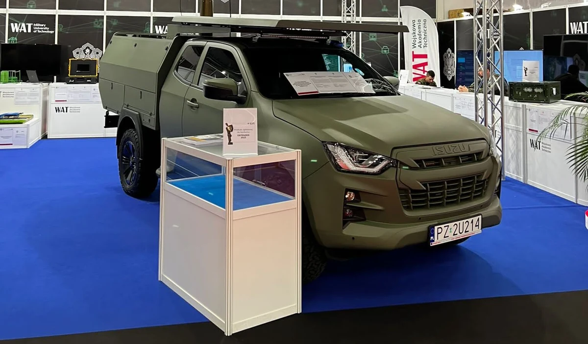Najnowszej generacji pojazd obserwacyjny, który powstał przy współpracy ze strażą graniczną i w oparciu o dotychczasowe doświadczenia funkcjonariuszy SG, został wyróżniony dziś nagrodą Defender podczas Międzynarodowego Salonu Przemysłu Obronnego w Kielcach 2023.