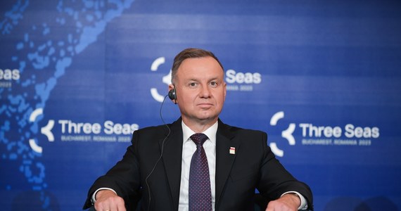 ​Prezydent Andrzeja Duda podpisał ustawę o współpracy władz ws. przewodnictwa Polski w Radzie UE, które będzie miało miejsce w pierwszej połowie 2025 r. - poinformowała w piątek KPRP. Ustawa zakłada obowiązek współpracy rządu z prezydentem oraz z Sejmem i Senatem w kwestiach członkostwa Polski w UE.