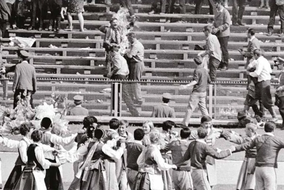 55 lat temu Ryszard Siwiec w proteście przeciw inwazji Układu Warszawskiego, w tym PRL na Czechosłowację dokonał samospalenia podczas centralnych dożynek na Stadionie Dziesięciolecia w Warszawie. Zmarł 4 dni później.