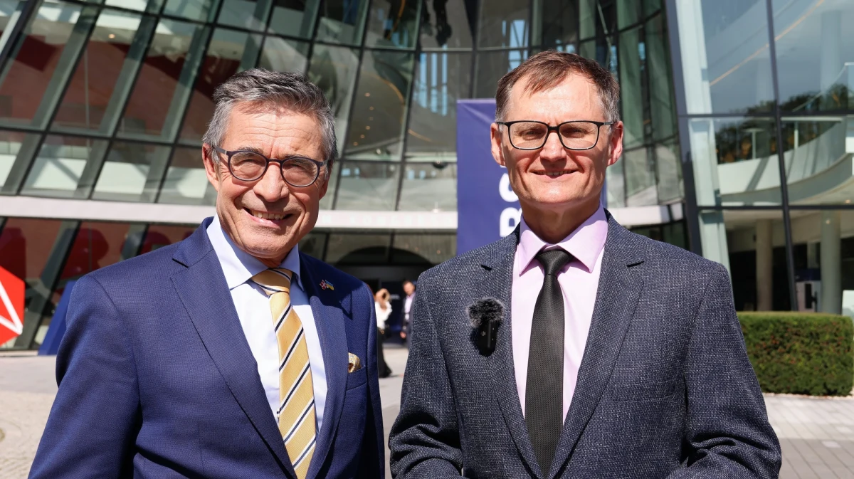 "Ryzyko wybuchu pełnoskalowej wojny w Europie jest minimalne. Putin nie zaryzykuje agresji na państwa NATO, w tym ataku nuklearnego, bo wie, że nasza reakcja będzie zdecydowana, a konsekwencje dla Rosji i niego samego byłyby katastrofalne" - twierdzi były szef Paktu Północnoatlantyckiego Anders Fogh Rasmussen w rozmowie z Bogdanem Zalewskim.