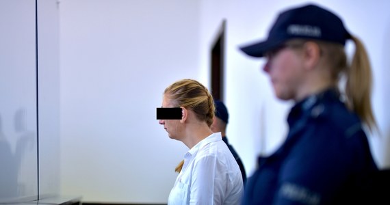 Karę dożywotniego więzienia usłyszała Aleksandra J. oskarżona o brutalne zabójstwo czworga noworodków w latach 2013-2018 w Ciecierzynie w Opolskiem. Pierwszy wyrok w tej sprawie zapadł w 2020 roku, ale obrona oskarżonych - Aleksandry J. i jej partnera Dawida W. - odwołała się od orzeczenia, sąd apelacyjny zmniejszył wymiar kary, a decyzje w sprawie wyroku podjęły również Sąd Najwyższy i Prokurator Generalny.