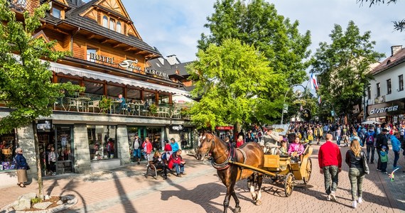 Zakopane w minione wakacje przeżyło prawdziwy najazd turystów z krajów arabskich. Pod Giewontem mogło wypoczywać ich nawet kilkadziesiąt tysięcy. Okazuje się, że upodobali sobie nasze słodycze. Szczególnie miody i krówki, które kupowali kilogramami.