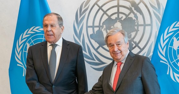 W kuluarach toczą się tajne rozmowy między przedstawicielami ONZ i Rosji. Stawką ma być wznowienie umowy zbożowej w zamian za ominięcie głównych sankcji zachodnich nałożonych na Moskwę - donosi niemiecki "Bild".